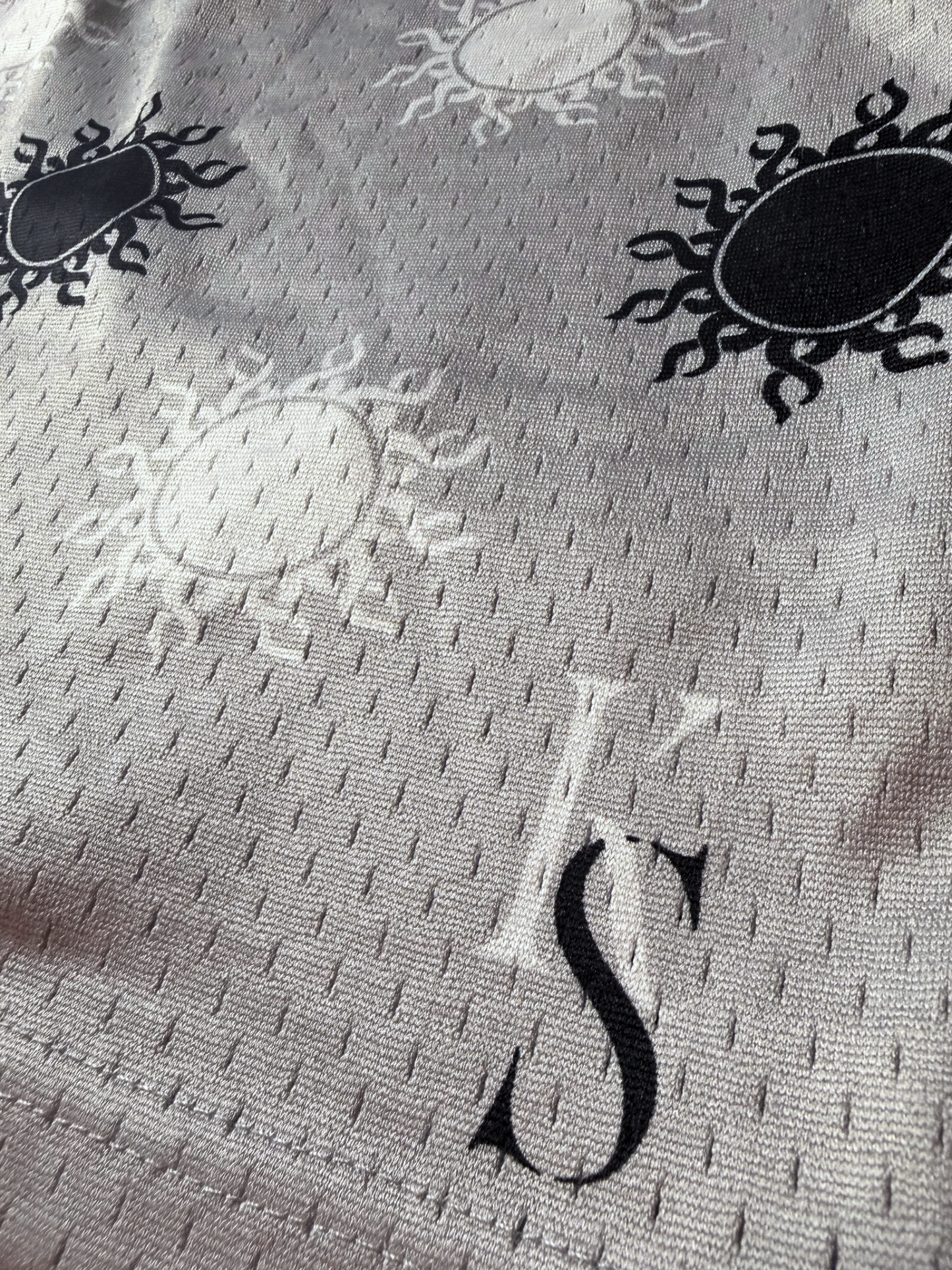 "DUALITY" Above-the-knee Mesh Shorts